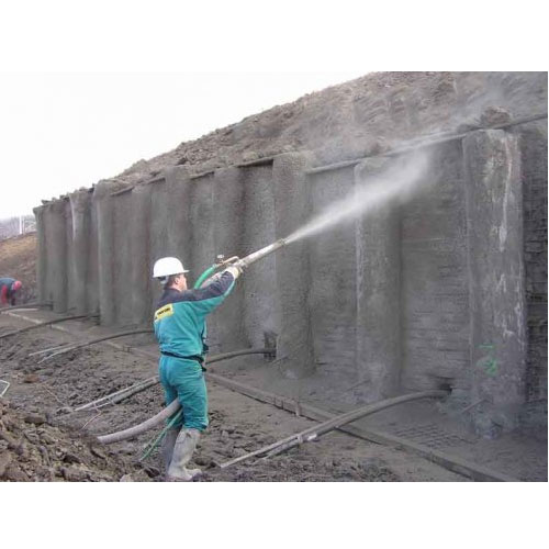 Укрепление подпорных стен машиной серии SSB при строительстве железной дороги 